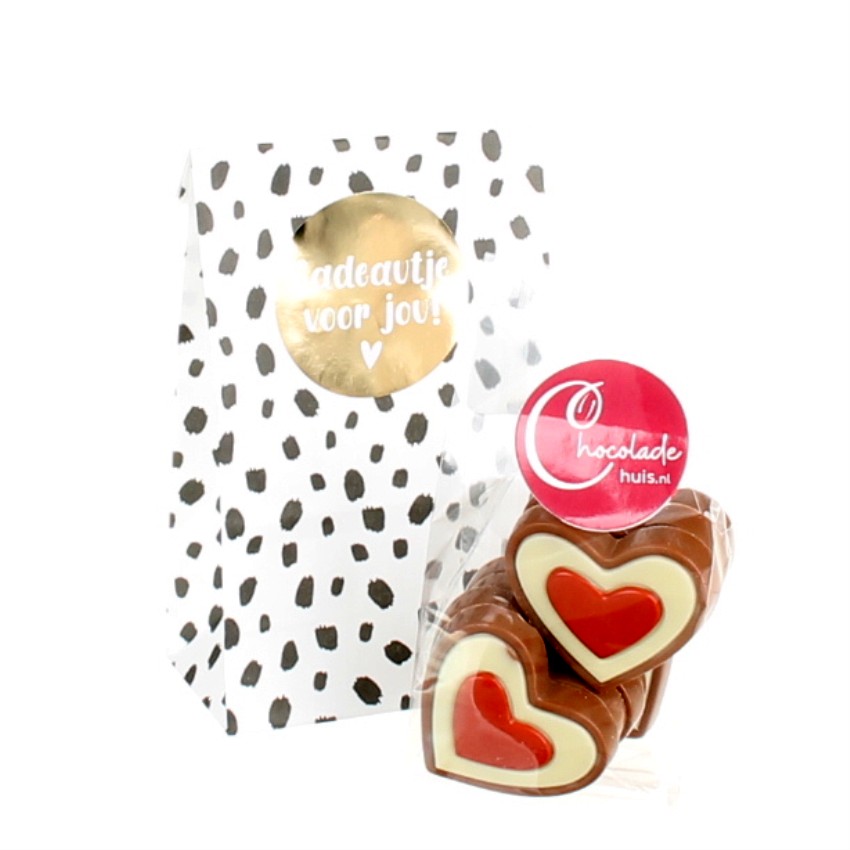 Zakje met chocolade hartjes
